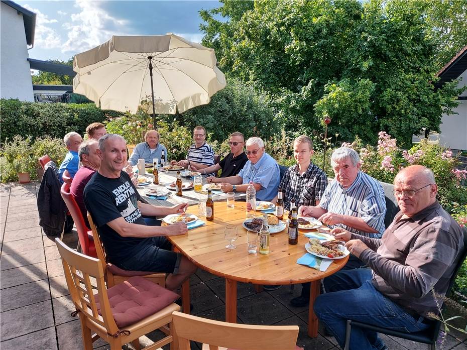 Zahlreiche Schachfreunde folgten der Einladung des 1. Vorsitzenden Wolfgang Frömbgen. Foto: Schachverein Remagen-Sinzig